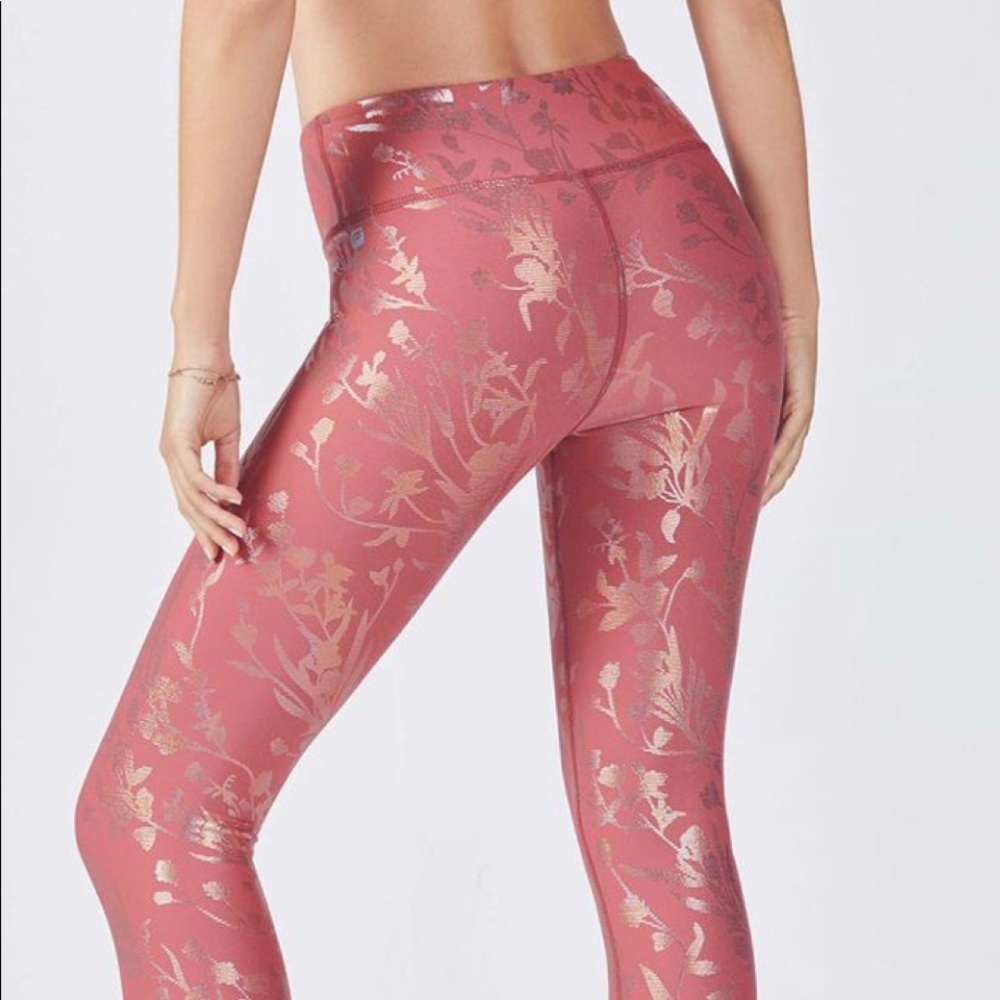 NEW Fabletics Salar Capri ACCEPTING OFFERS